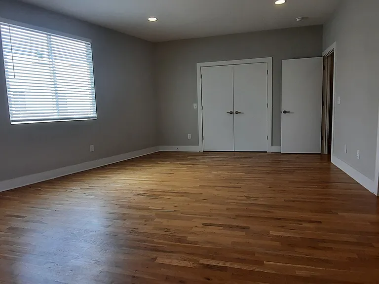 490 W Trinity Ln — Photo 21