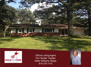 5377 McFarland Rd, Loves Park, IL 61111