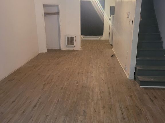 3rd image of 2445 W Oakdale St