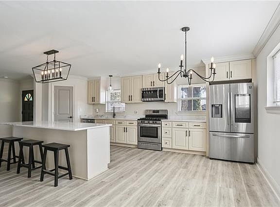 4th image of 1512 Michigan Ave