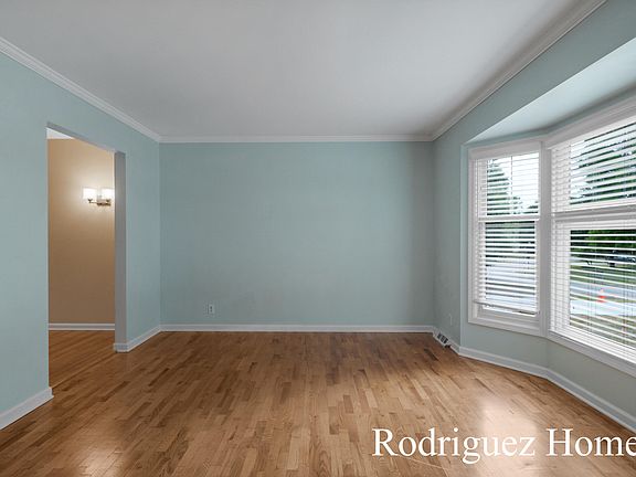 4th image of 644 Duxbury Ct SE