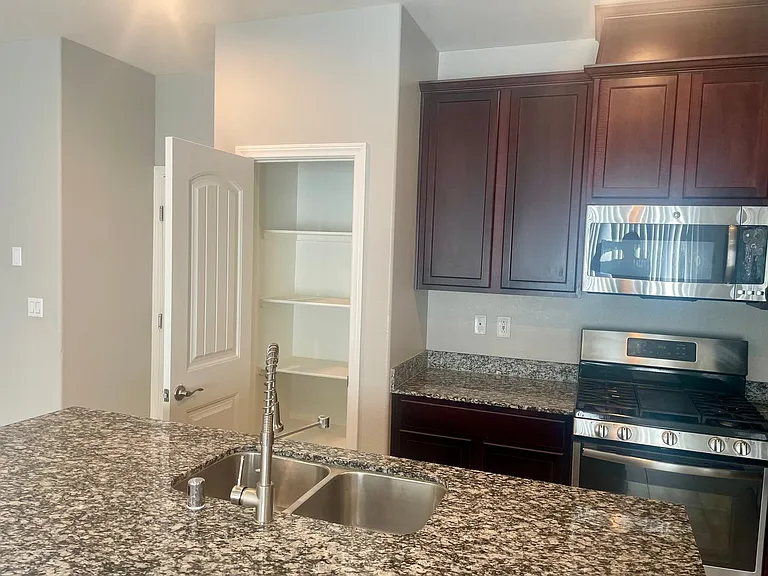 8365 S Pioneer Way — Photo 11