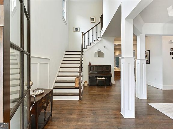 3rd image of 2967 Lookout Pl NE
