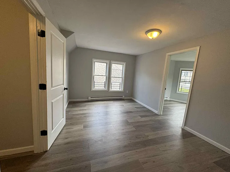 829-831 Monroe Ave #3R — Photo 3