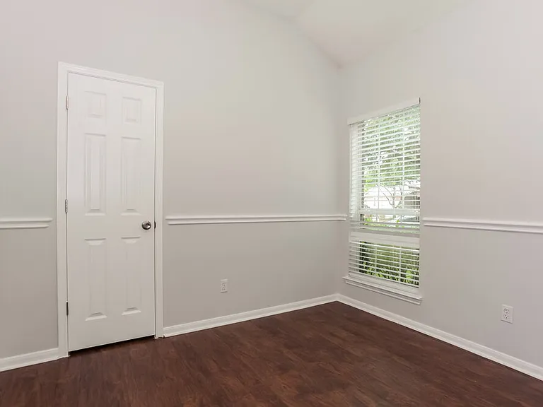 8215 Point Pendleton Dr — Photo 10
