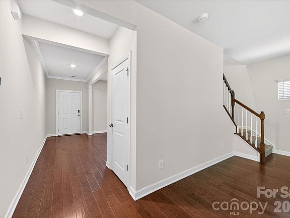 3rd image of 1220 Gossamer Hill Dr