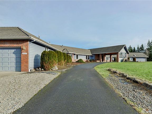 4th image of 17667 SE 303rd St