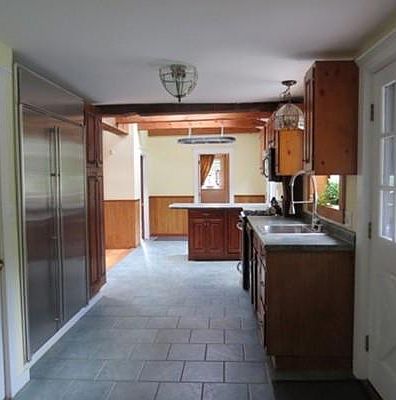 4th image of 463 Kingsbury Ave