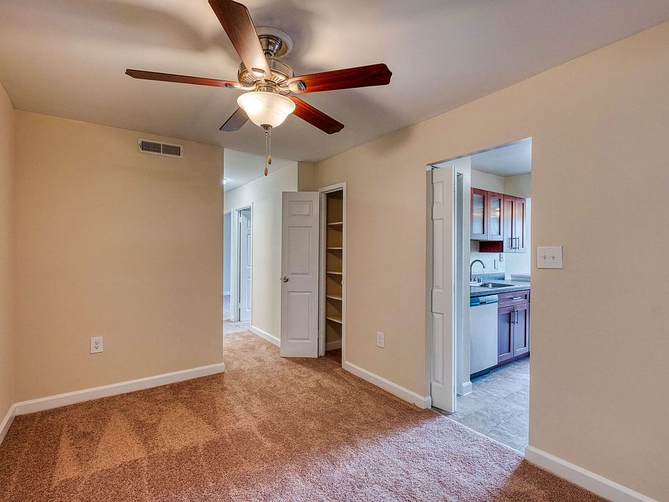 Oakton Park Apartments Unit 8-21 5