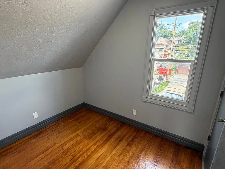 3502 Leavenworth St — Photo 11