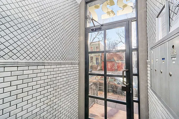 Rented by United Group | media 44