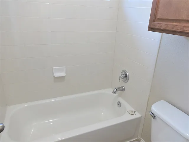 9501 Navarro St — Photo 16