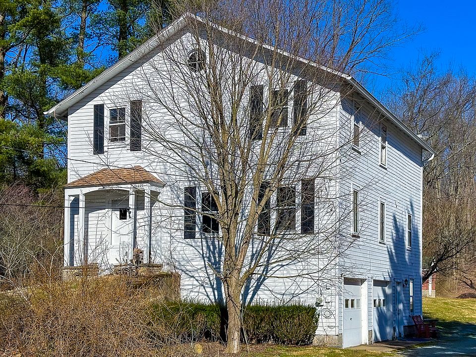 Front of house facing Munn Road