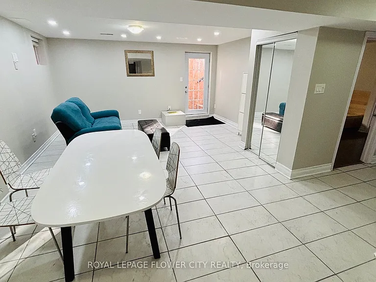 952 Clark Blvd — Photo 5