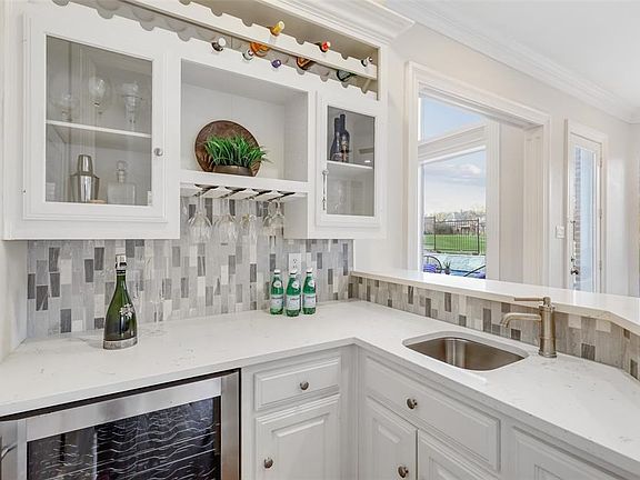 3rd image of 7 Harbour Town Ct