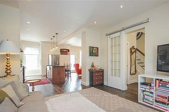 4th image of 168 Stewart St