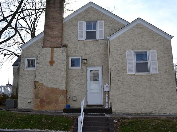 3rd image of 1085 Robert St S