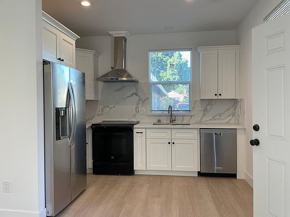 3rd image of 875 Coolidge Ave