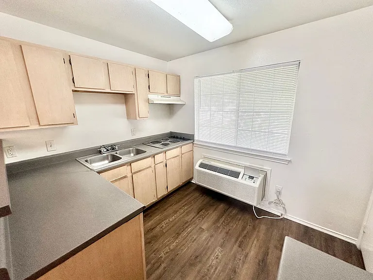 2520 W Prairie St — Photo 4