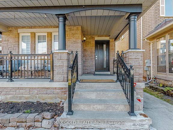 3rd image of 23 Wild Indigo Cres