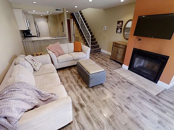 3rd image of 5269 Colodny Dr Unit 1