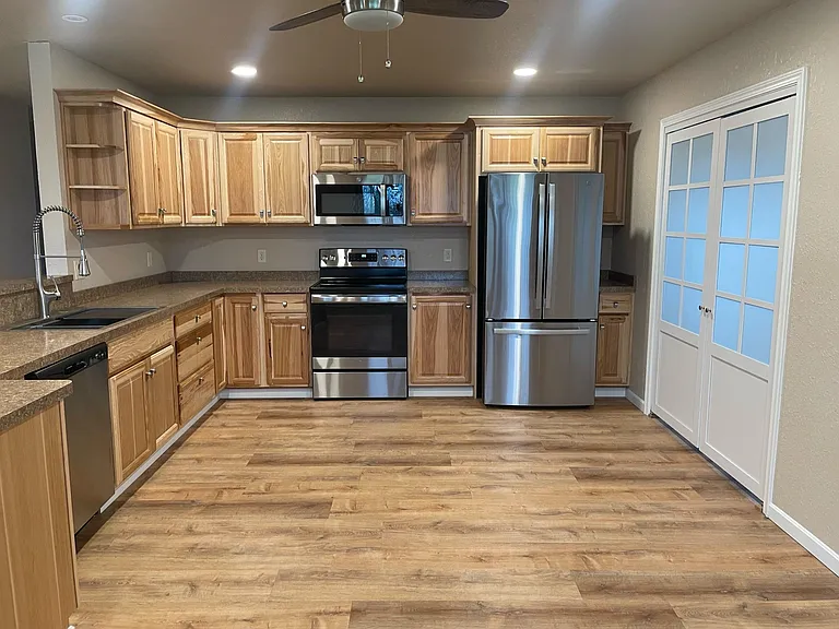 2270 Breezewood Ave — Photo 3