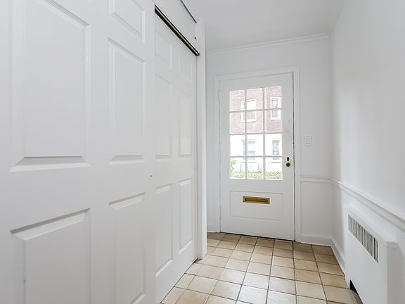 3rd image of 7 Chateaux Cir APT 7N