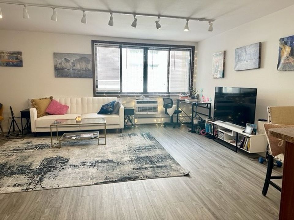 1st image of 1355 N Dearborn St APT 204