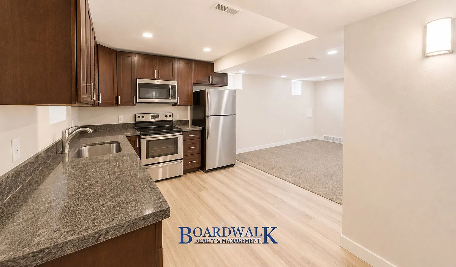 3 bed, 1.0 bath, 1300 sqft, $1,850 — Photo 2