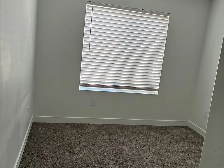 519 S May Dr — Photo 12