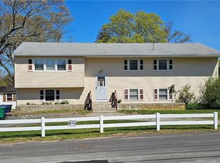 99 Pender Ave, Warwick, RI 02889
