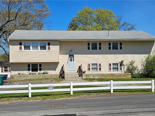 99 Pender Ave, Warwick, RI 02889