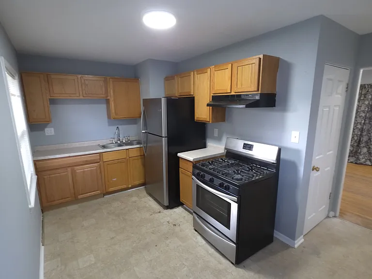 1350 Morton St — Photo 2