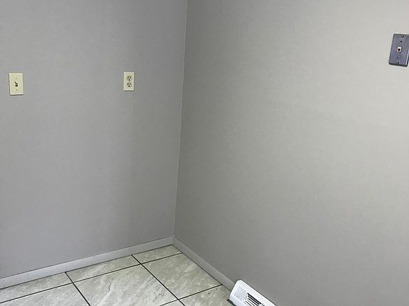2nd image of 1250 E 276th St #2L