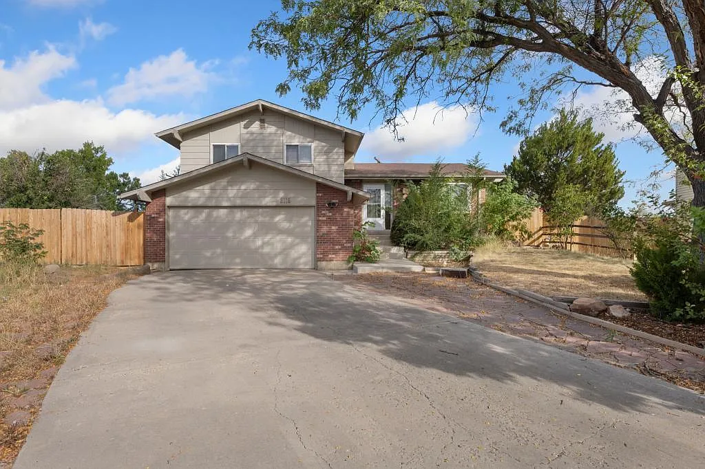 2215 Derby Hill Dr — Photo 1