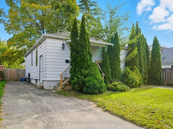 559 Hamilton St, Peterborough, ON K9J 4C2