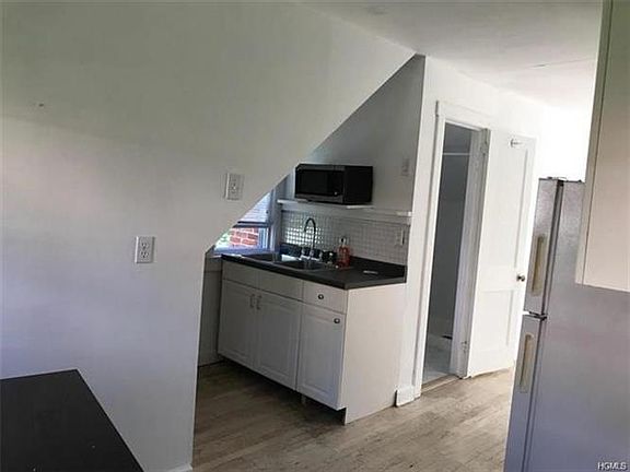 4th image of 204 Birchwood Ave