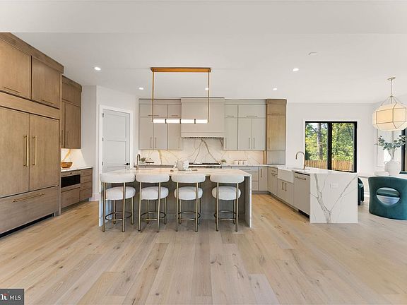 4th image of 917 Timber Ln SW