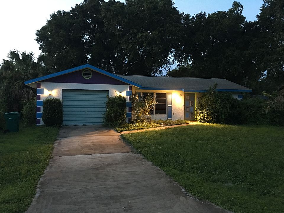 Newly paint and lights. 