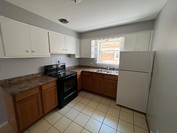 5th image of 3112 Calwagner Ave APT 1E