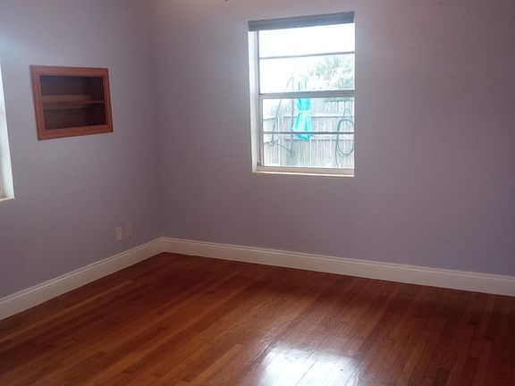 3rd image of 521 University Blvd #1
