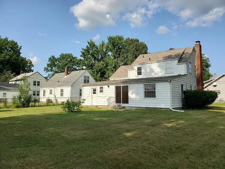 2722 Thompson Ave — Photo 24