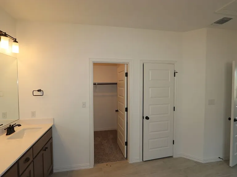 401 Mangold Dr — Photo 17