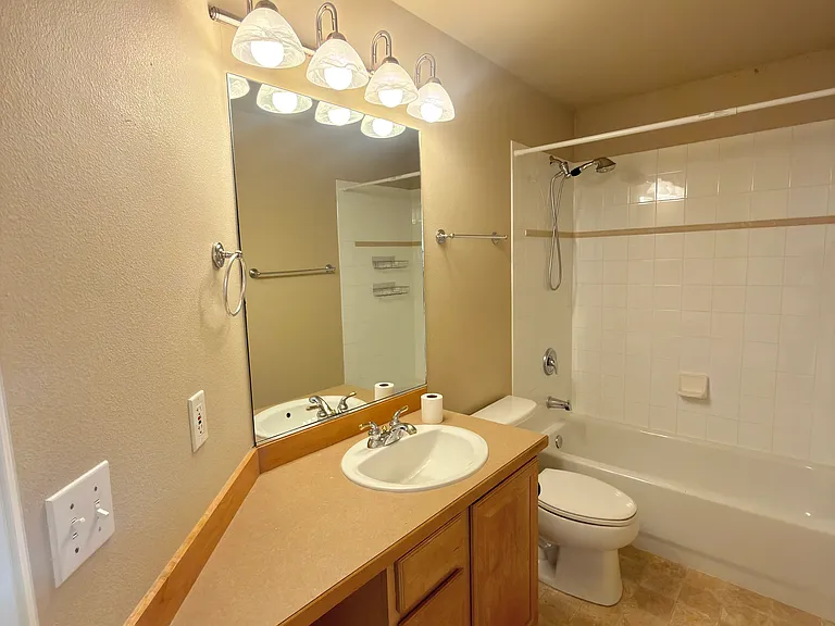 15913 Bridgeview Dr — Photo 20