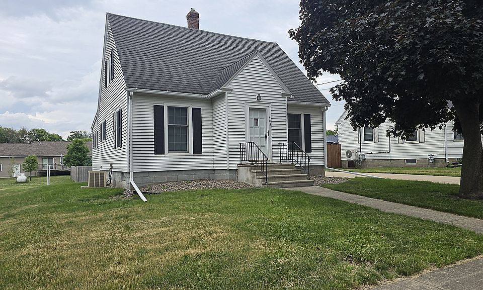 1st image of 405 1st Ave SE