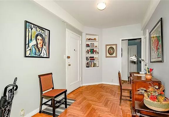 3rd image of 70 Park Ter W APT E21