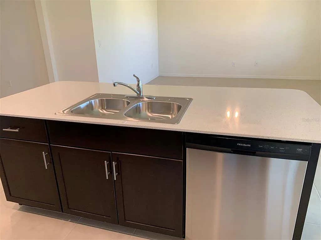 3 bed, 2.0 bath, 1690 sqft, $1,850 — Photo 4