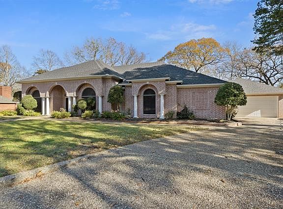 2nd image of 4124 Pinecreek Dr