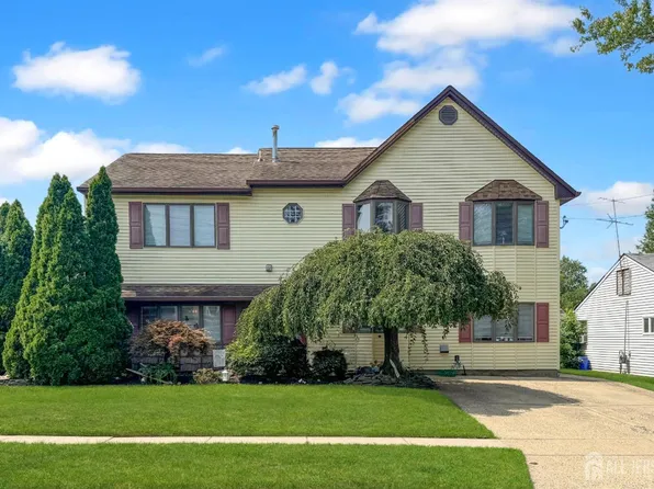 28 Colton Rd, Edison, NJ 08817