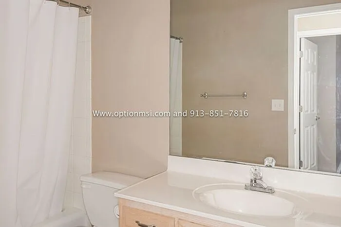 916 NW 62nd Ter — Photo 16
